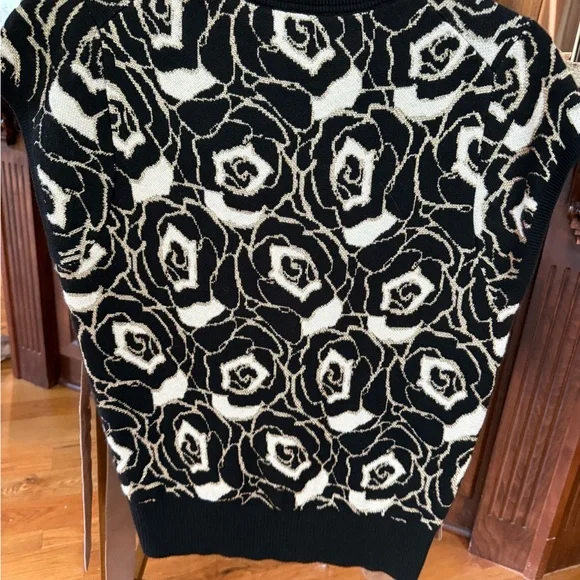 WHBM Rose Pattern Sweater Shell - Picture 2 of 3